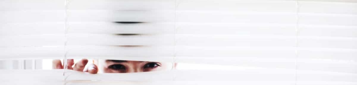 Slider blinds-eyes-fingers-906018